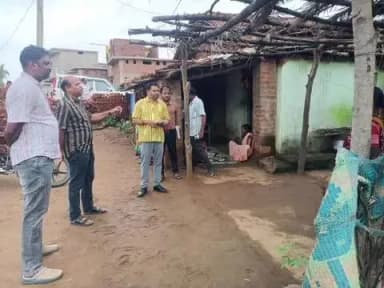 ନୂଆପଡା: କର୍ଲାକୋଟ ପଞ୍ଚାୟତ ପରିଦର୍ଶନ କରି ପ୍ରଧାନମନ୍ତ୍ରୀ ଆବାସ ହିତାଧୀକାରୀଙ୍କ ଘର ପରିଦର୍ଶନ କଲେ ଜିଲ୍ଲା ଉନ୍ନୟନ ଅଧିକାରୀ