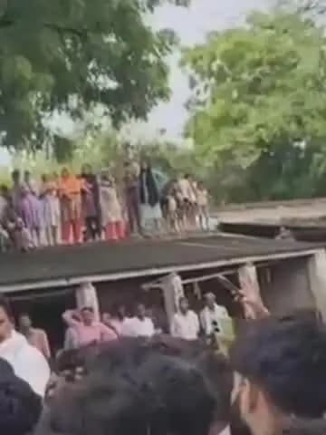 फतेेहपुर: बाराबंकी में शव रखकर हंगामा, मुआवजा, सरकारी नौकरी और जमीन की मांग पर 2 घंटे तक रुका अंतिम संस्कार