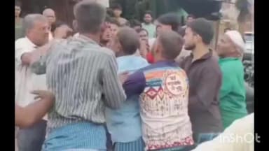 कोल: नगला पटवारी में दो पक्षों के बीच जमकर मारपीट, शीशा टूटने पर हुआ झगड़ा, वीडियो वायरल, 6 लोगों को हिरासत में लिया गया
