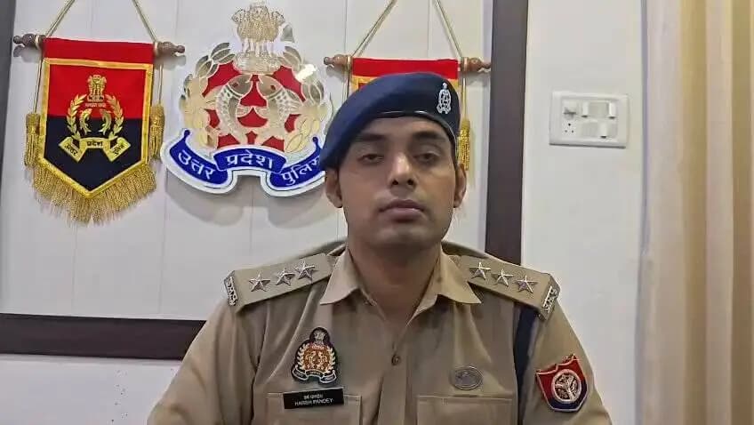 थाना पिपरी क्षेत्रान्तर्गत सड़क दुर्घटना में बाइक सवार तीन व्यक्तियों की मृत्यु होने के संबंध में क्षेत्राधिकारी पिपरी, सोनभद्र श्री हर्ष पाण्डेय की बाइट
@digmirzapur
@adgzonevaranasi
@Uppolice
@dgpup https://t.co/6j51vC2Nru