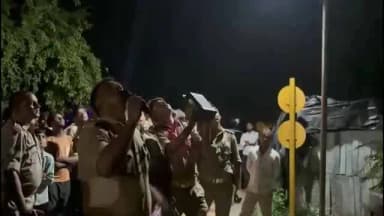 तिलहर: नेशनल हाईवे पर कछियानी खेड़ा के पास एक युवक मोबाइल टावर पर चढ़ा, पुलिस मौके पर पहुंची और नीचे उतारने का प्रयास शुरू किया