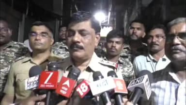 नांदेड: बर्फी चौक येथे 37 प्रकारची पाकिस्तानी सौंदर्य साधने जप्त इतवारा पोलीस स्टेशनचे पी आय परमेश्वर खल्लाळ यांची माहिती