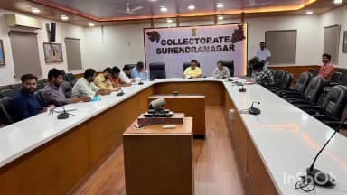 વઢવાણ: સરકાર દ્વારા વીજ લાઇન અંગે જાહેર કરેલ નવી નીતિને લઈને કલેક્ટર કચેરી ખાતે બેઠક યોજાઈ