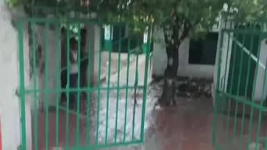 अमृतपुर: इमादपुर पामरन में प्राथमिक विद्यालय का भवन जर्जर, हर वर्ष बाढ़ का पानी आता है, ग्रामीणों ने जताई चिंता