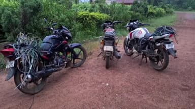 গড়বেতা ৩: চন্দ্রকোনারোড শহর সংলগ্ন ডুকি প্রয়াগ ফিল্ম সিটিতে চুরি করতে এসে বাইক ফেলে চম্পট দুষ্কৃতীরা,তদন্তে পুলিশ