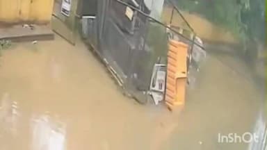 गाज़ियाबाद: न्याय खंड एक स्थित एक पार्क के पास भरे पानी में करंट उतरने से सिक्योरिटी गार्ड की हुई मौत