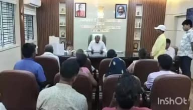 रामगढ़: उपायुक्त ने अपने कार्यालय कक्ष में जनता दरबार का किया आयोजन, पूर्व विधायक ने जनता की सुविधा के लिए जनता दरबार का समय निश