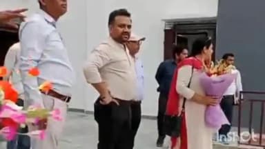 नारदीगंज: पंचायत सरकार भवन का निरीक्षण करने नारदीगंज पहुंचे मंत्री दीपक प्रकाश, अधिकारियों में मची खलबली