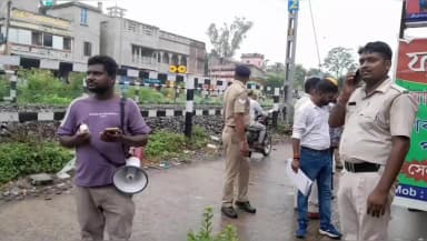 নানুর: কীর্ণাহারে রেলের জায়গা দখল মুক্ত করতে নোটিশের পর এবার মাইকিং করে শেষ সময় সীমা বেঁধে দিল রেল পুলিশ
