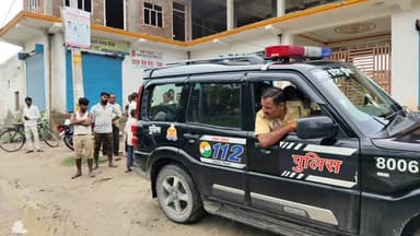बिसवां: रेउसा क्षेत्र में बगुले पकड़ रहे युवक को ग्रामीणों ने पुलिस के सुपुर्द किया, 26 मृत बगुले मिलने पर वन विभाग की कार्रवाई