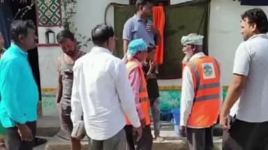 బాన్సువాడ: పట్టణంలోని వివిధ కాలనీల్లో ఫ్రైడే డ్రైడే కార్యక్రమాన్ని నిర్వహించిన అధికారులు