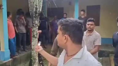 সাব্রুম: সাব্রুমের বিদ্যুৎ দপ্তরের অস্থায়ী কর্মচারীদের অনির্দিষ্টকালের কর্ম বিরতি আজও চলছে বিক্ষোভ