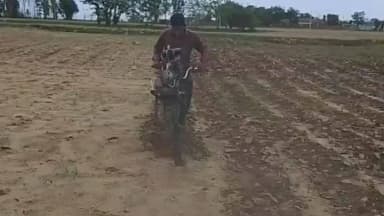 కాగజ్నగర్: ఐడియా సూపర్..పాత బైక్ తో కలుపు యంత్రం..యువకుడి వినూత్న ఆలోచన