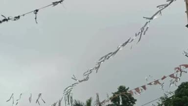 রামপুরহাট ১: সকালের মেঘলা আকাশ কাটতেই স্বাভাবিক ছন্দে ফিরল রামপুরহাট, কর্মব্যস্ত শহরে বাড়ল জনসমাগম