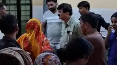 डेरापुर: झींझक में अक्षय वट मोड़ के पास टीसी लेने जा रही छात्रा की बाइक को ट्रैक्टर ने मारी टक्कर, मां गंभीर घायल
