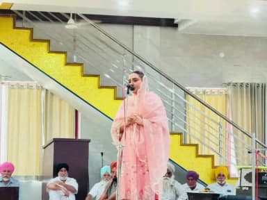 ਮੋਗਾ: ਪਿੰਡ ਘੱਲ ਕਲਾਂ ਵਿਖੇ ਵਿਧਾਇਕ ਅਮਨਦੀਪ ਕੌਰ ਅਰੋੜਾ ਵੱਲੋਂ ਅੰਤਿਮ ਅਰਦਾਸ ਮੌਕੇ ਹਾਜ਼ਰੀ ਲਗਵਾਈ ਅਤੇ ਪਰਿਵਾਰ ਨਾਲ ਦੁੱਖ ਸਾਂਝਾ ਕੀਤਾ