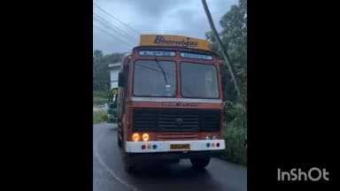 കാഞ്ഞിരപ്പള്ളി: കാഞ്ഞിരപ്പള്ളി എരുമേലി റോഡിൽ കുളപ്പുറത്ത് ബസ്സും ഗ്യാസ് സിലിൻഡറുമായി പോയ ലോറിയും തമ്മിൽ കൂട്ടിയിടിച്ചു
