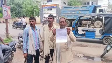 राठ: राठ के औंता गाँव में दबंगों पर आरोप, दरवाजा फाड़कर घर में घुसकर मारपीट और महिलाओं के जेवरात छीनने का किया गया
