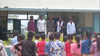 ములుగు: జిల్లాలో SFI ఆధ్వర్యంలో విద్యాసంస్థల బంద్