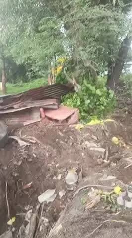 गुरु महाराज के साथ भेरू महाराज का मंदिर था उसको भी तोड़ दिया है अतिक्रमण वालों ने कोई सुरक्षा नहीं है सरकार में देख लीजि