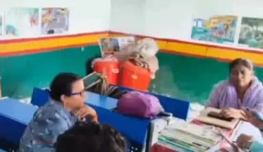 सहजनवा: पट्टी धर्मदास प्राथमिक विद्यालय में शिक्षक से मारपीट, जांच के लिए पहुंचे बीईओ; प्रधानाध्यापिका को हटाने की उठाई गई मांग