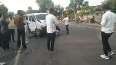 झालरापाटन: रायपुर मार्ग पर नाहरडी डाबली के बीच दो कारों की आमने-सामने भिड़ंत, तीन महिलाएं घायल, जिला अस्पताल में भर्ती