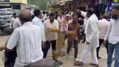 कांकेर: भाजपा सरकार के खिलाफ पुराना बस स्टैंड में कांग्रेसियों ने पीएम-सीएम का पुतला फूंककर किया विरोध