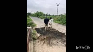 મોડાસા: સરડોઈ થી દાવલી નેશનલ હાઇવેને જોડતો બિસ્માર રોડ ને લઈ સ્થાનિકોએ તસ્વીર વાયરલ કરી તંત્ર સામે સાવલો ઉઠાવ્યા