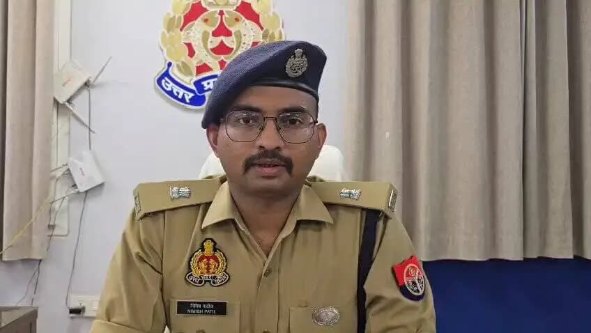#gorakhpurpolice
#PoliceAction
➡️दिनांक 09.07.2026 को थाना शाहपुर क्षेत्रान्तर्गत एक दोपहिया वाहन व चारपहिया वाहन के मध्य दुर्घटना हो गयी थी । दोपहिया वाहन के चालक व उसके साथियों द्वारा चारपहिया वाहन की महिला चालक के साथ वाद-विवाद किया गया ।
➡️ जिसके संबंध में पीड़िता से प्राप्त तहरीर के आधार पर थाना शाहपुर पर सुसंगत धाराओं में अभियोग पंजीकृत कर 01 नफर अभियुक्त को पुलिस हिरासत में लेकर अग्रिम विधिक कार्यवाही की जा रही हैं । शेष अभियुक्तों की शीघ्र गिरफ्तारी हेतु टीमें रवाना हैं।
➡️ उक्त प्रकरण में की गई कार्यवाही के संबंध में #spcitygkp द्वारा दी गई वीडियो बाइट-
#UPPolice #VideoByte
@dgpup @AdgGkr @adgzonegkr @diggorakhpur