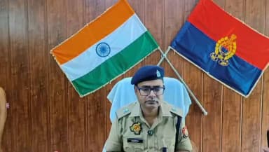 थाना डिबाई पुलिस द्वारा ई-कॉमर्स प्लेटफॉर्म के माध्यम से माल बेचकर साइबर धोखाधड़ी करने वाला एक अभियुक्त गिरफ्तार, कब्जे से 01 मोबाइल फोन (घटना में प्रयुक्त) एवं सिम कार्ड बरामदी के सम्बन्ध में पुलिस अधीक्षक अपराध श्री नरेश कुमार की बाइट। ।
#UPPolice
#BulandshahrPolice https://t.co/93sIirvuiL