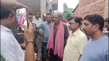 रंका: सड़क हादसे में युवक की मौत के बाद मानवता की मिसाल, समाजसेवी राजेश मद्धेशिया व थाना प्रभारी ने किया आर्थिक सहयोग