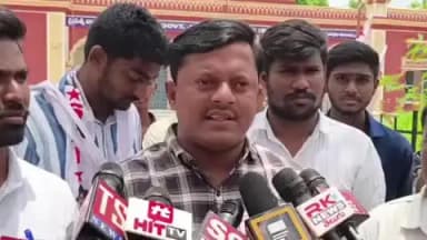 మహబూబ్ నగర్ అర్బన్: జిల్లా కేంద్రంలో బాయ్స్ జూనియర్ కళాశాల వద్ద విద్యార్థి సంఘం నాయకులు నిరసన