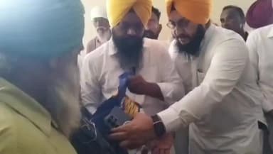 ਨਿਹਾਲ ਸਿੰਘਵਾਲਾ: 'ਮੇਰੀ ਰਸੋਈ' ਯੋਜਨਾ ਤਹਿਤ ਅੱਜ ਹਲਕੇ ਦੇ ਪਿੰਡ ਦੀਨਾ ਸਾਹਿਬ ਵਿਖੇ ਵਿਧਾਇਕ ਮਨਜੀਤ ਵੱਲੋਂ ਰਾਸ਼ਨ ਕਿੱਟਾਂ ਦੀ ਵੰਡ ਕੀਤੀ ਗਈ