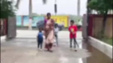 ମାଲକାନଗିରି: ୩ ପିଲାଙ୍କୁ ଧରି ଜିଲ୍ଲାପାଳଙ୍କ ଦ୍ୱାରସ୍ଥ ହେଲେ ଅସହାୟ ବଣ୍ଡା ମହିଳା; ସ୍ୱାମୀ ଛାଡ଼ି ପଳାଇବା ପରେ ସାହାଯ୍ୟ ପାଇଁ ଗୁହାରି