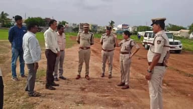 ಹಡಗಲಿ: ಜು 11 ರಂದು ಪಟ್ಟಣದಲ್ಲಿ ಎಂಪಿ ಪ್ರಕಾಶ್ ಅವರ ಕಂಚಿನ ಪುತ್ತಳಿ ಲೋಕಾರ್ಪಣೆ ಕಾರ್ಯಕ್ರಮ ಹಿನ್ನೆಲೆ ಕಾರ್ಯಕ್ರಮದ ಸ್ಥಳ ಪರಿಶೀಲಿಸಿದ ಎಸ್ಪಿ