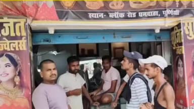 धमदाहा: थाने से 500 मीटर दूर चोरों ने चार दुकानों के शटर तोड़कर लाखों की संपत्ति पर किया हाथ साफ