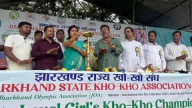 चितरपुर: रजरप्पा के डीएवी ग्राउंड में आयोजित राज्य स्तरीय खो-खो प्रतियोगिता कार्यक्रम का विधायक ममता देवी ने किया उद्घाटन