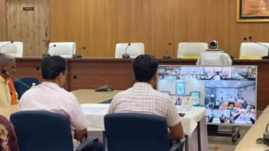 माननीय मुख्यमंत्री श्री सम्राट चौधरी जी ने आज लोक सेवक आवास स्थित ‘संकल्प’ सभागार में 97.84 लाख सामाजिक सुरक्षा पेंशनधारियों के खाते में डीबीटी के माध्यम से 1,423.94 करोड़ रुपये की राशि का हस्तांतरण किया। जिसमें रोहतास के कुल 2,91,361 लाभुकों के खातों में 40 करोड़ 91 लाख 99 हजार 100 रुपये की राशि डीबीटी के माध्यम से हस्तांतरित किया गया।
#socialwelfaredepartment
#iprd
Samrat Choudhary
Social Welfare Department, Government of Bihar
Information & Public Relations Department, Government of Bihar