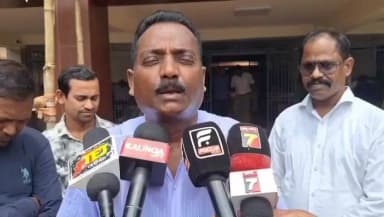 ଛତ୍ରପୁର: ଦୟନୀୟ ଅବସ୍ଥାରେ ମୂର୍ତ୍ତି ଶିଳ୍ପ,ଛତ୍ରପୁର ଠାରେ ଜିଲ୍ଲାପାଳଙ୍କୁ ଭେଟି ପ୍ରତିକ୍ରିୟା ରଖିଲେ ଗଞ୍ଜାମର ଶିଳ୍ପୀ