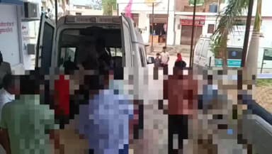झाडोल: झाड़ोल क्षेत्र में रामिया पुल पर संतुलन बिगड़ने से युवती नदी में गिरी, गंभीर घायल, उदयपुर किया रेफर