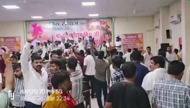 मध्य प्रदेश इस वक्त की बड़ी खबर दतिया उपचुनाव में पूर्व गृहमंत्री का टिकट काटने पर कार्यकर्ताओं ने दिया इस्तीफा देखें