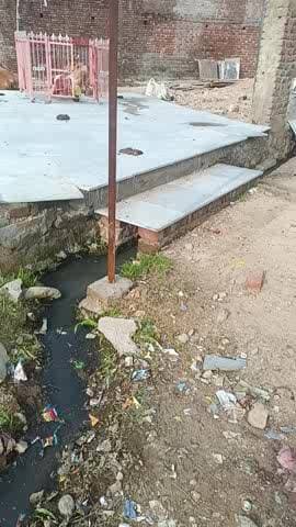 हमारी इस समस्या का जल्द से जल्द समाधान हो में सरपंच महोदय से यही अपील करता हूं बारिश के टाइम में निकल ने में भी तकलीफ हे