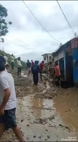 सतपुली: नगर पंचायत क्षेत्र सतपुली में भारी मालवा, सतपुली बंघाट रोड पर इंटर कॉलेज के पास हुई भारी दिक्कत