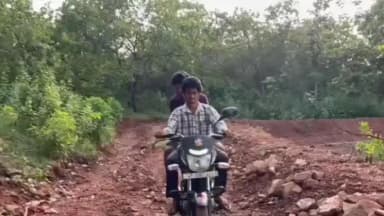 తుని: చిన్నారి జ్ఞానేశ్వరి కోసం తండ్రి గ్రామ గ్రామాన అన్వేషణ