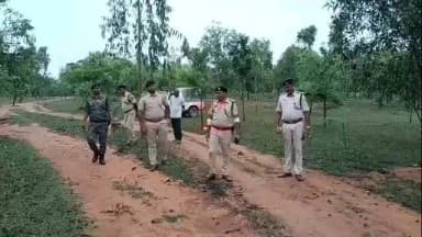 अमरपुर: जंगल में गूंजने लगी गोलियों की आवाज... बलिया डबल मर्डर के आरोपी ने पुलिस को ही बना लिया निशाना।