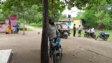 मंडला: जिले के महाराजपुर थाना क्षेत्र अंतर्गत कछार टोला स्थित रामबाग स्कूल के पास कदम के पेड़ पर फंदे से लटका मिला युवक का शव
