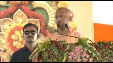पडरौना: कुशीनगर में सीएम योगी ने सपा पर किया बड़ा हमला, कहा- मंदिरों पर कब्जा कराने वाले हमें दिखा रहे आईना