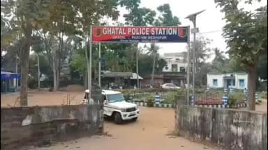 ঘাটাল: পথ দুর্ঘটনায় শিশু মৃত্যুকে কেন্দ্র করে উত্তেজনা, পথ অবরোধ চৌকান এলাকায়