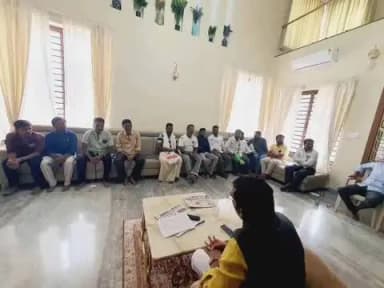 ಮುಂಡರಗಿ: ಮುಂಡರಗಿಯಲ್ಲಿ ಸಾರ್ವಜನಿಕರ ಅಹವಾಲು ಸ್ವೀಕರಿಸಿದ ಶಾಸಕ ಡಾ. ಚಂದ್ರು ಲಮಾಣಿ