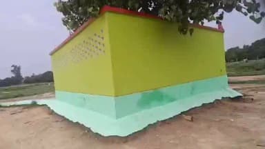 सीतापुर: नैपलापुर में 100 साल पुरानी जिंद बाबा की मजार को अराजक तत्वों ने तोड़ा, मजार के अध्यक्ष ने लगाए गंभीर आरोप